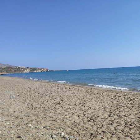 Neva Apartments By The Beach Makrýgialos 外观 照片