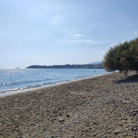 Neva Apartments By The Beach Makrýgialos 外观 照片