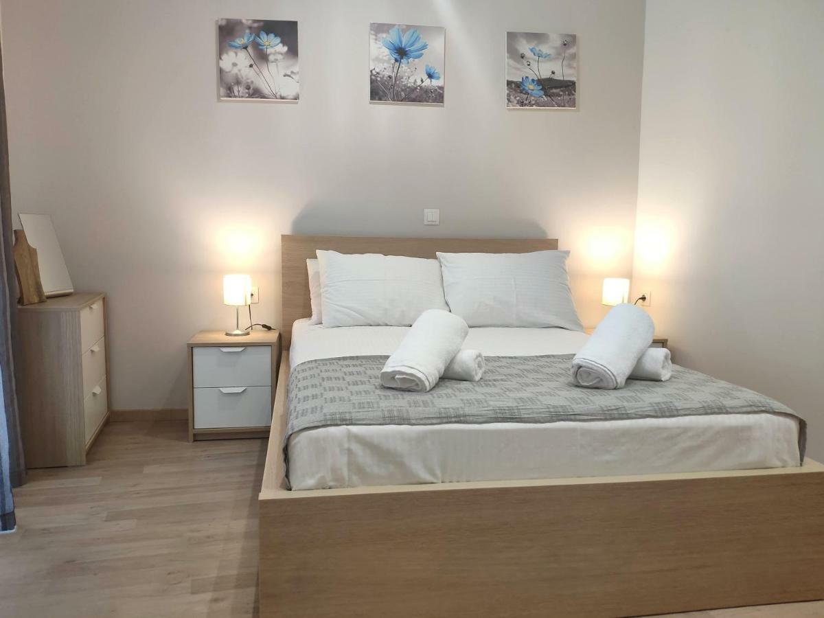 Neva Apartments By The Beach Makrýgialos 外观 照片